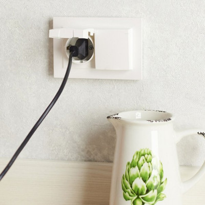 Розетка с/у 2x2P+E 16A, IP20, в сборе, со шторками и крышкой, IEK BRITE [BR-R26-16-44-K36-F] жемчуг