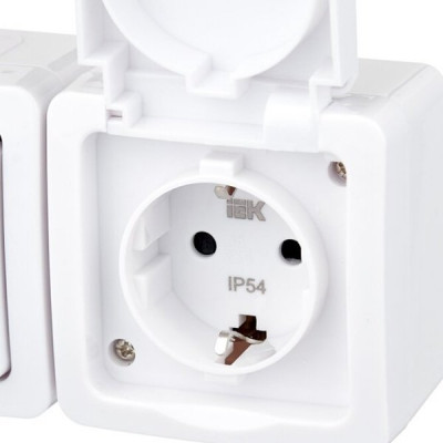 Розетка о/у 3x2P+E, IP54, IEK ГЕРМЕС PLUS РСб23-3-ГПБб [ERMP32-K01-16-54-EC] белый
